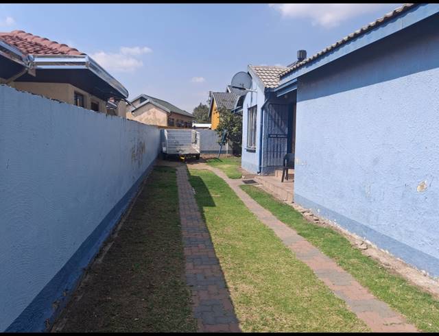 3 BEDROOM FREEHOLD FOR SALE IN BIRCH ACRES